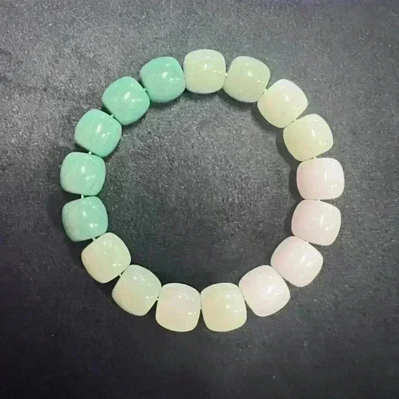 Natural Bodhi Seed Bracelet - Serenity Bead  Design - Picture 3 of 4